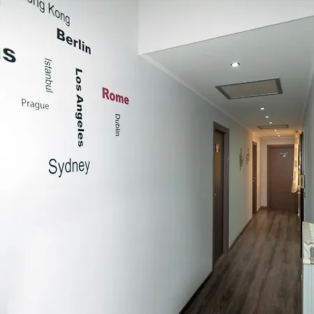 Couette-café Vatican Living 4*